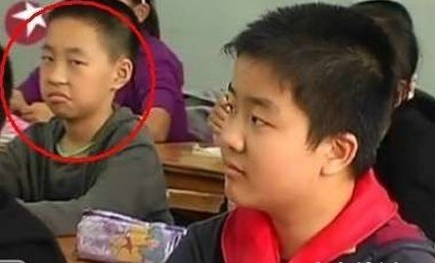 来自小学生鄙夷的眼神