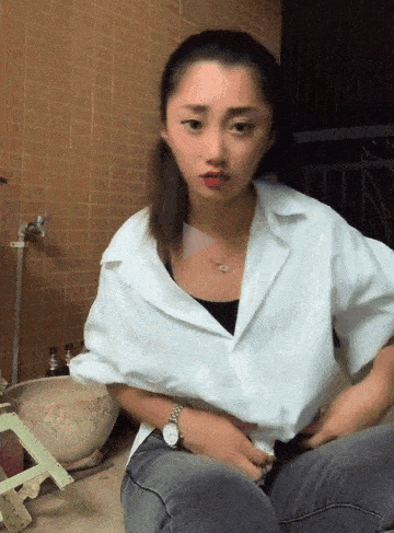 给大家展示一下姐的三块腹肌吧