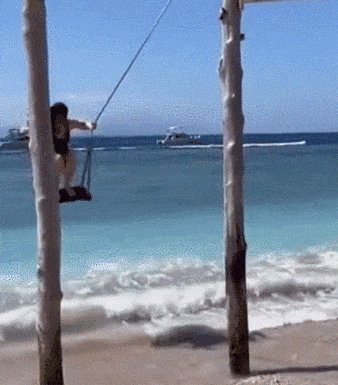 在海边荡秋千是真的好玩，就是有点费脑袋