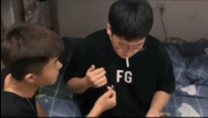 点烟的时候被基友偷亲一下，心里瞬间不淡定了