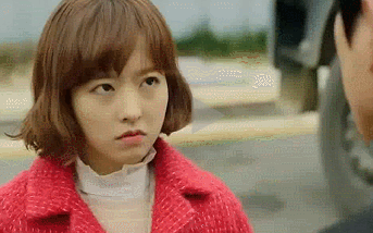 你盯着我做什么？掌嘴