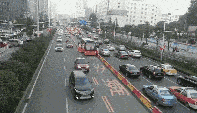 动图展示潮汐车道的变化过程