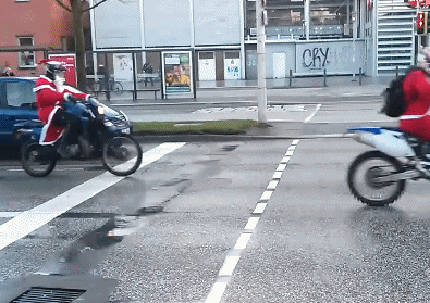 雨后路滑，骑车千万要小心摔跤