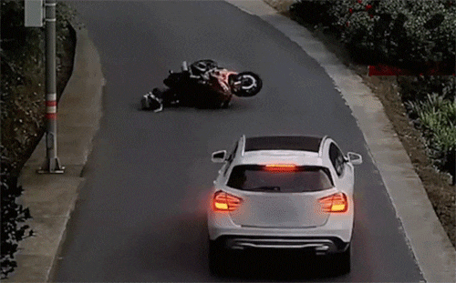 转弯一定要提前减速加鸣笛