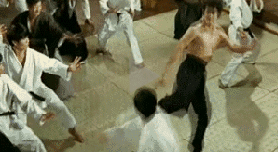 功夫李小龙的精武门爆打日本人片段